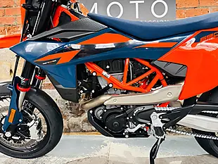 Used 2026 Ktm 690 Smc R Full Tech Pack Orange - Interior and Exterior details 16