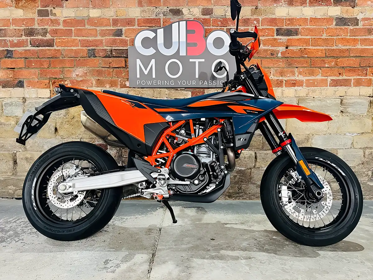 Used 2026 Ktm 690 Smc R Full Tech Pack Orange - Interior and Exterior details 2