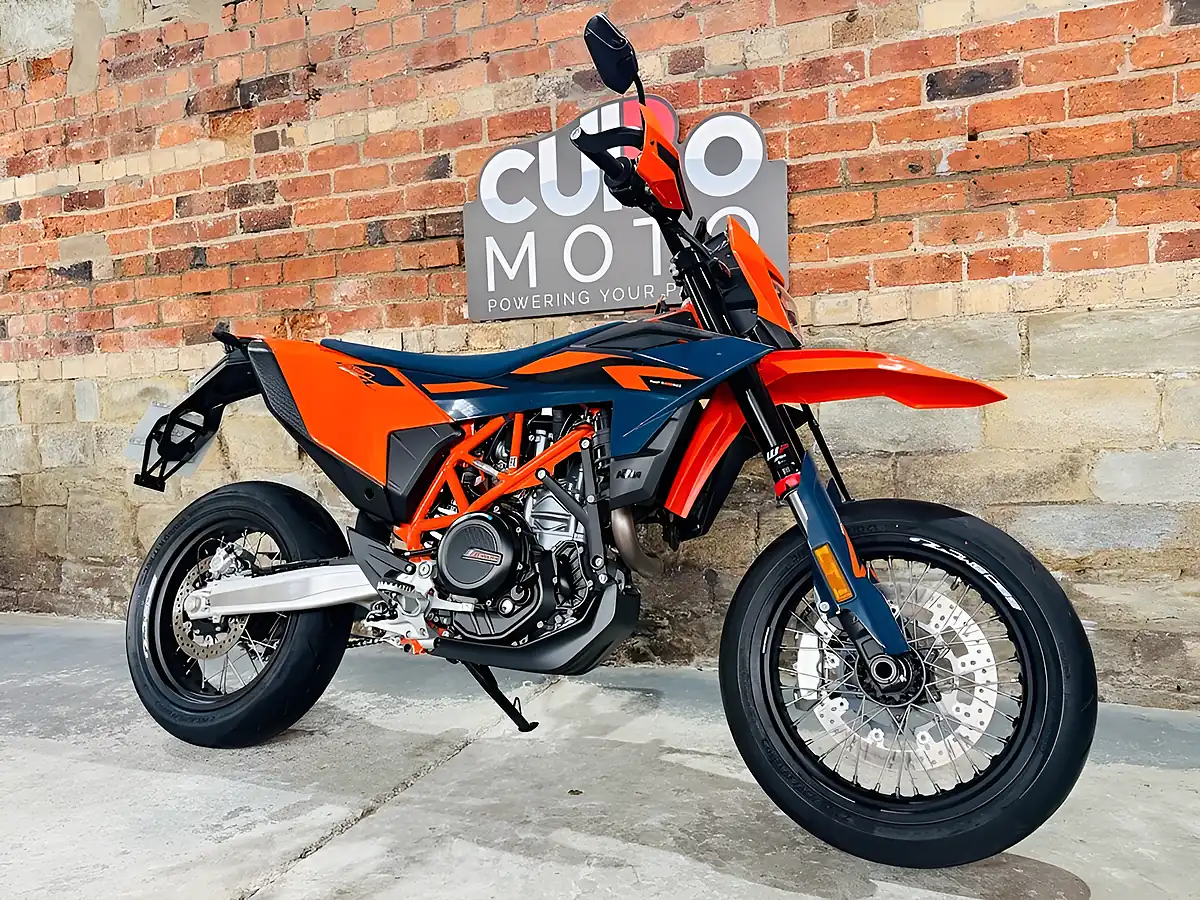 Used 2026 Ktm 690 Smc R Full Tech Pack Orange - Interior and Exterior details 3