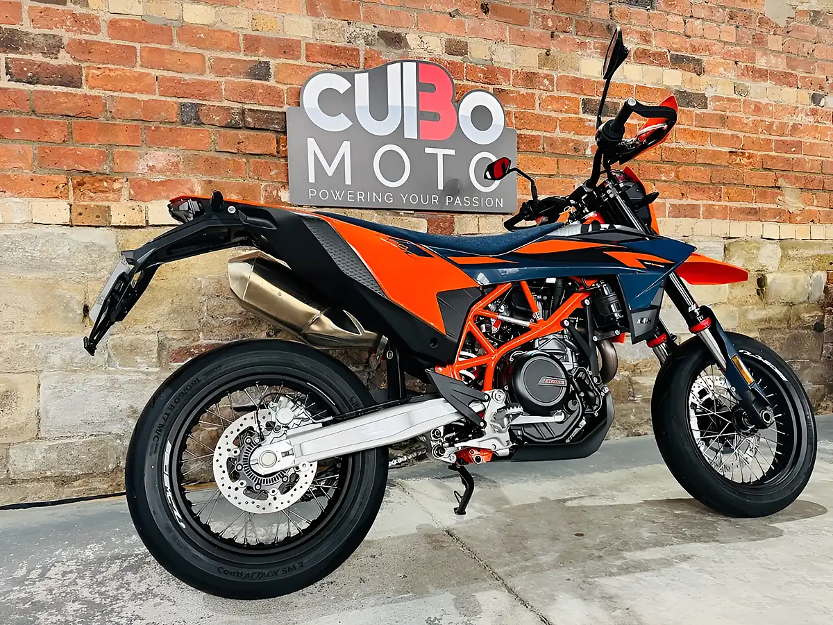 Used 2026 Ktm 690 Smc R Full Tech Pack Orange - Interior and Exterior details 4