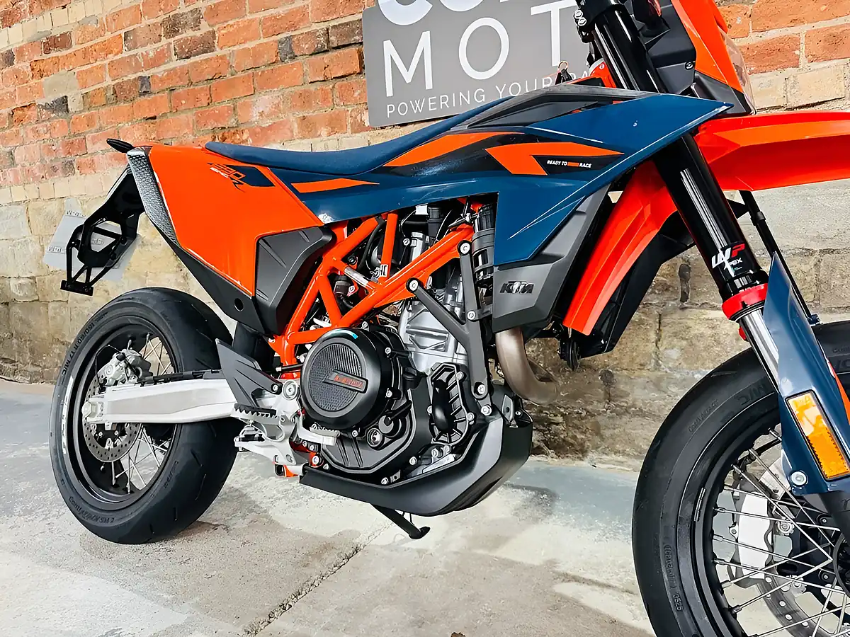 Used 2026 Ktm 690 Smc R Full Tech Pack Orange - Interior and Exterior details 6