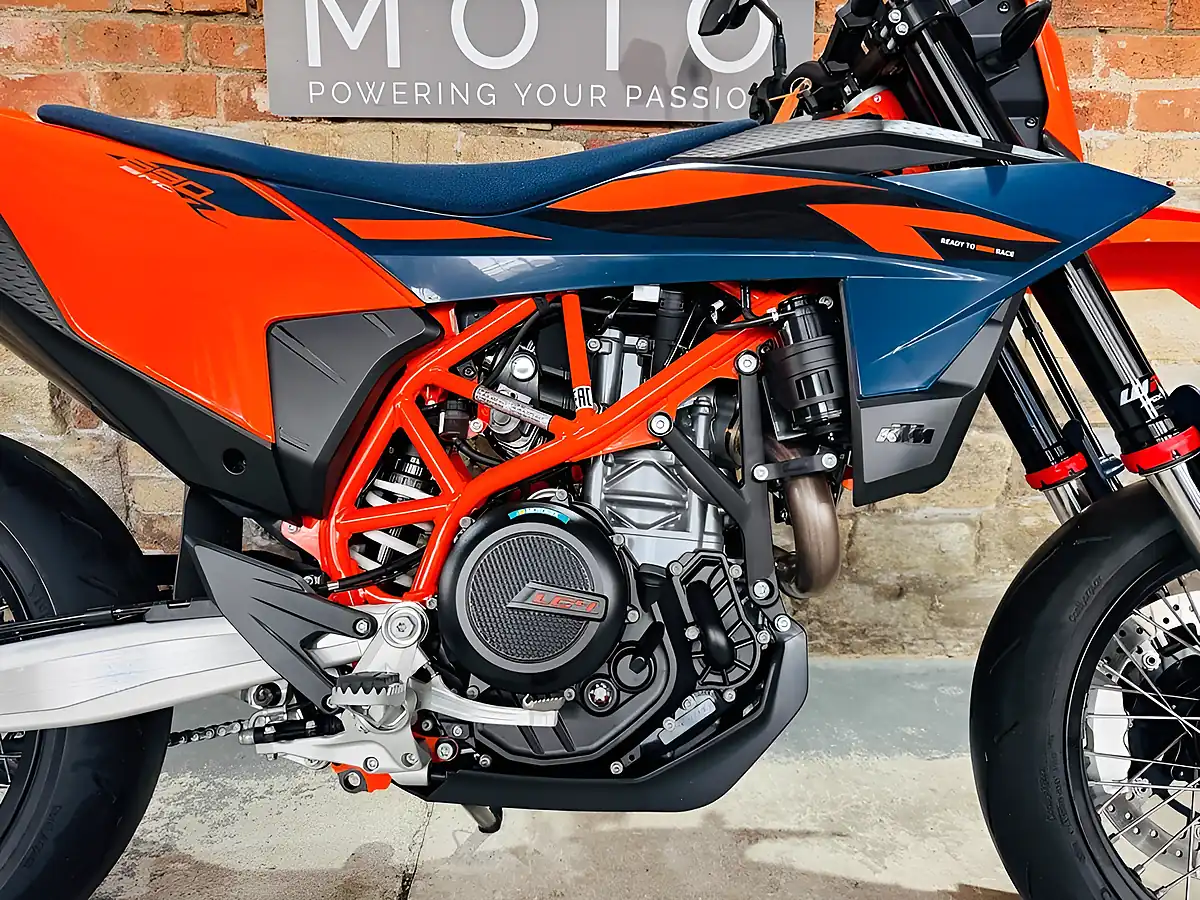 Used 2026 Ktm 690 Smc R Full Tech Pack Orange - Interior and Exterior details 7
