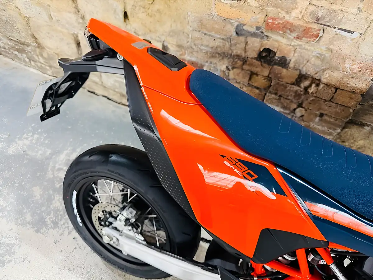 Used 2026 Ktm 690 Smc R Full Tech Pack Orange - Interior and Exterior details 9