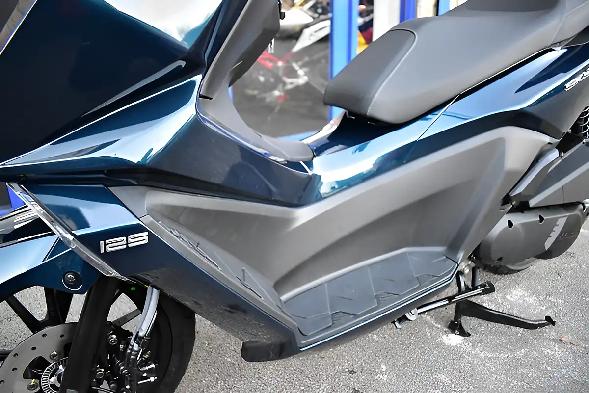 Used 2026 Kymco Skytown Petroleum Blue - Interior and Exterior details 13