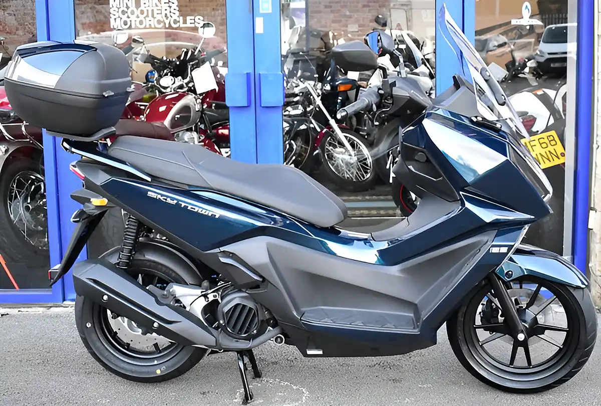 Used 2026 Kymco Skytown Petroleum Blue - Interior and Exterior details 6