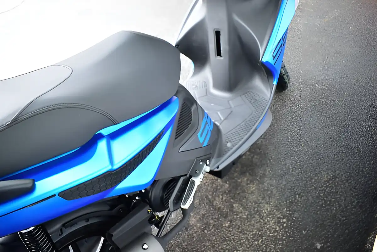 Used 2026 Kymco Super 8 R Multi-Coloured - Interior and Exterior details 16