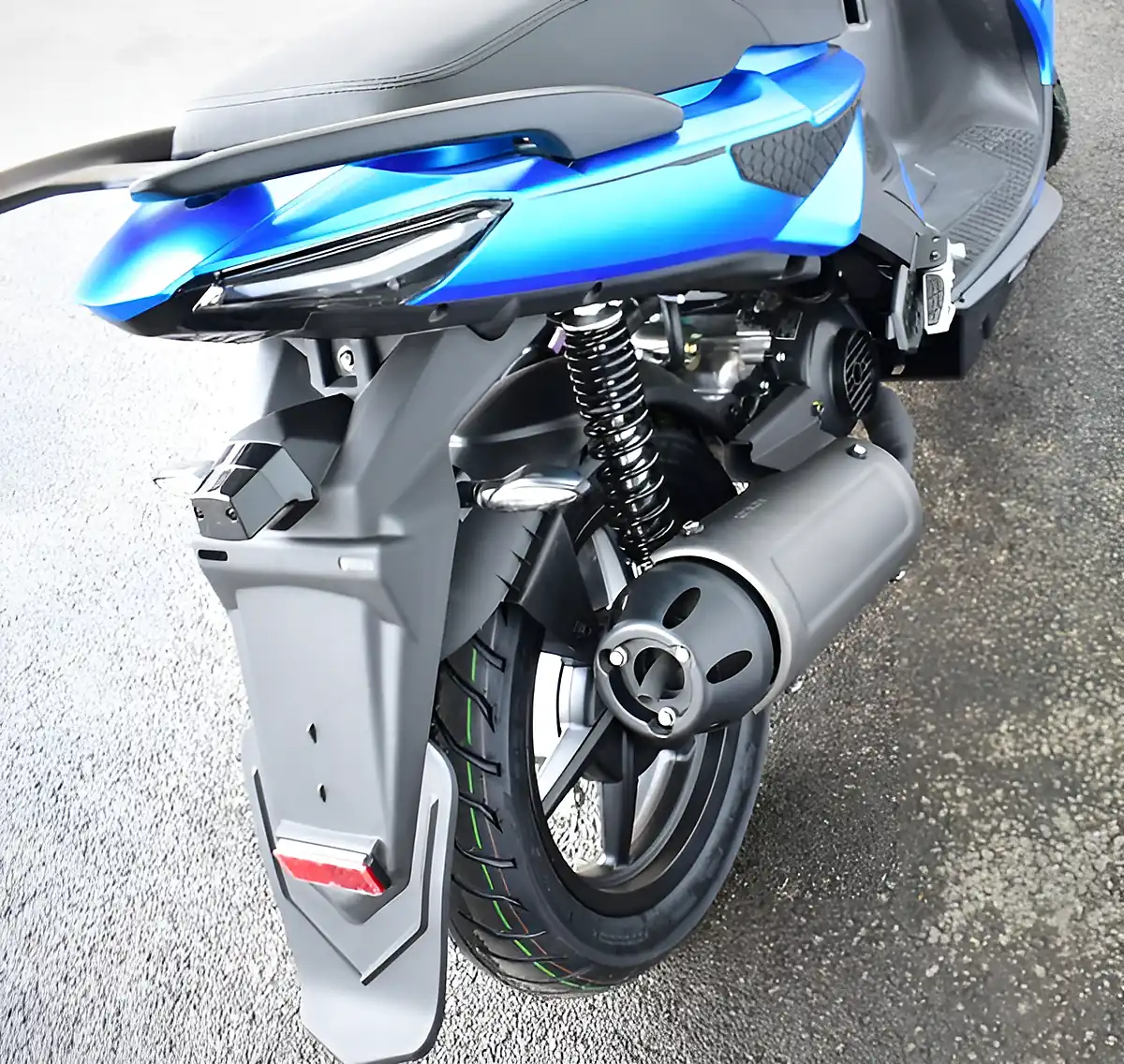 Used 2026 Kymco Super 8 R Multi-Coloured - Interior and Exterior details 18
