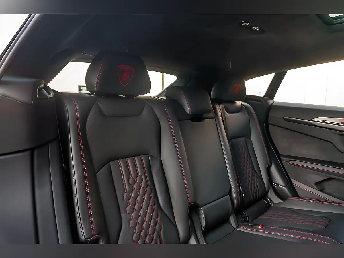Used 2026 Lamborghini Urus Se Nero Helene - Interior and Exterior details 10