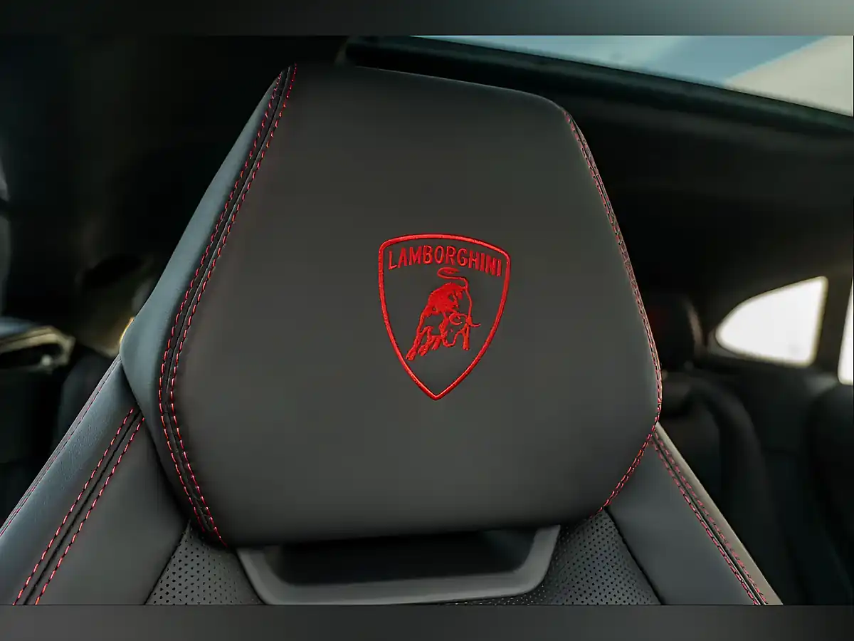 Used 2026 Lamborghini Urus Se Nero Helene - Interior and Exterior details 11