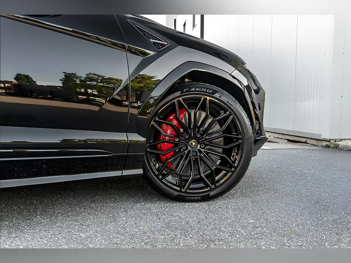 Used 2026 Lamborghini Urus Se Nero Helene - Interior and Exterior details 19