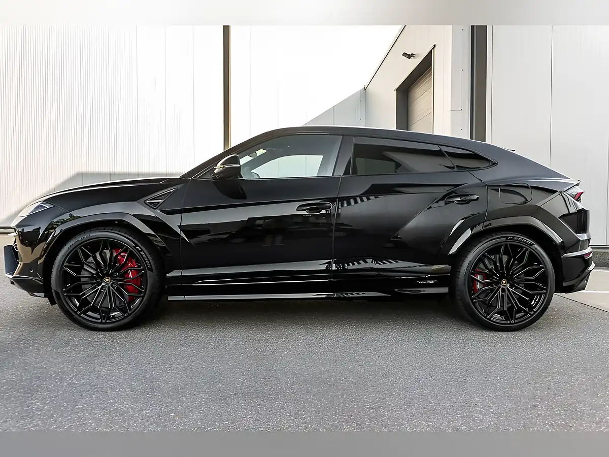 Used 2026 Lamborghini Urus Se Nero Helene - Interior and Exterior details 3