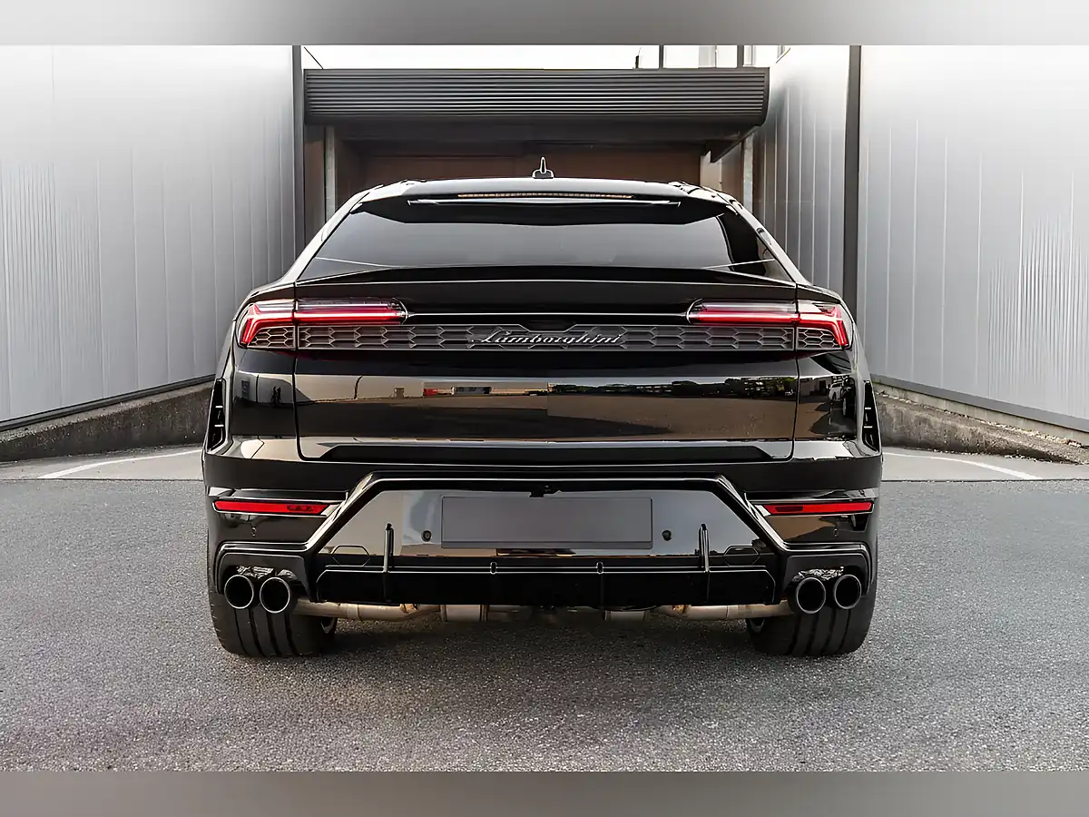 Used 2026 Lamborghini Urus Se Nero Helene - Interior and Exterior details 4