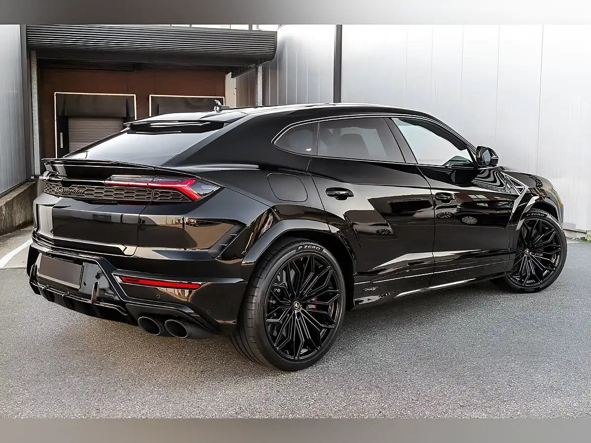 Used 2026 Lamborghini Urus Se Nero Helene - Interior and Exterior details 5