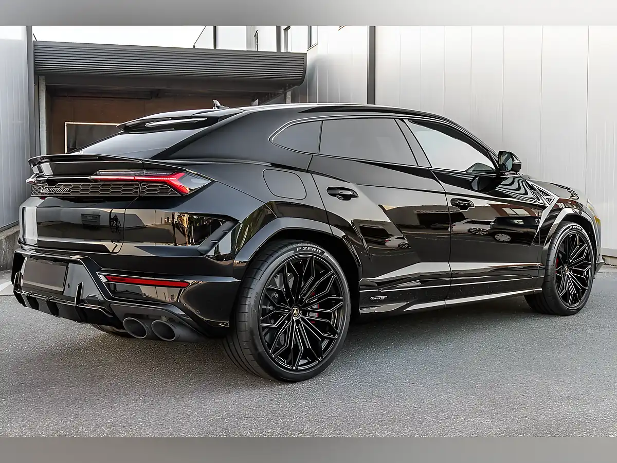 Used 2026 Lamborghini Urus Se Nero Helene - Interior and Exterior details 6