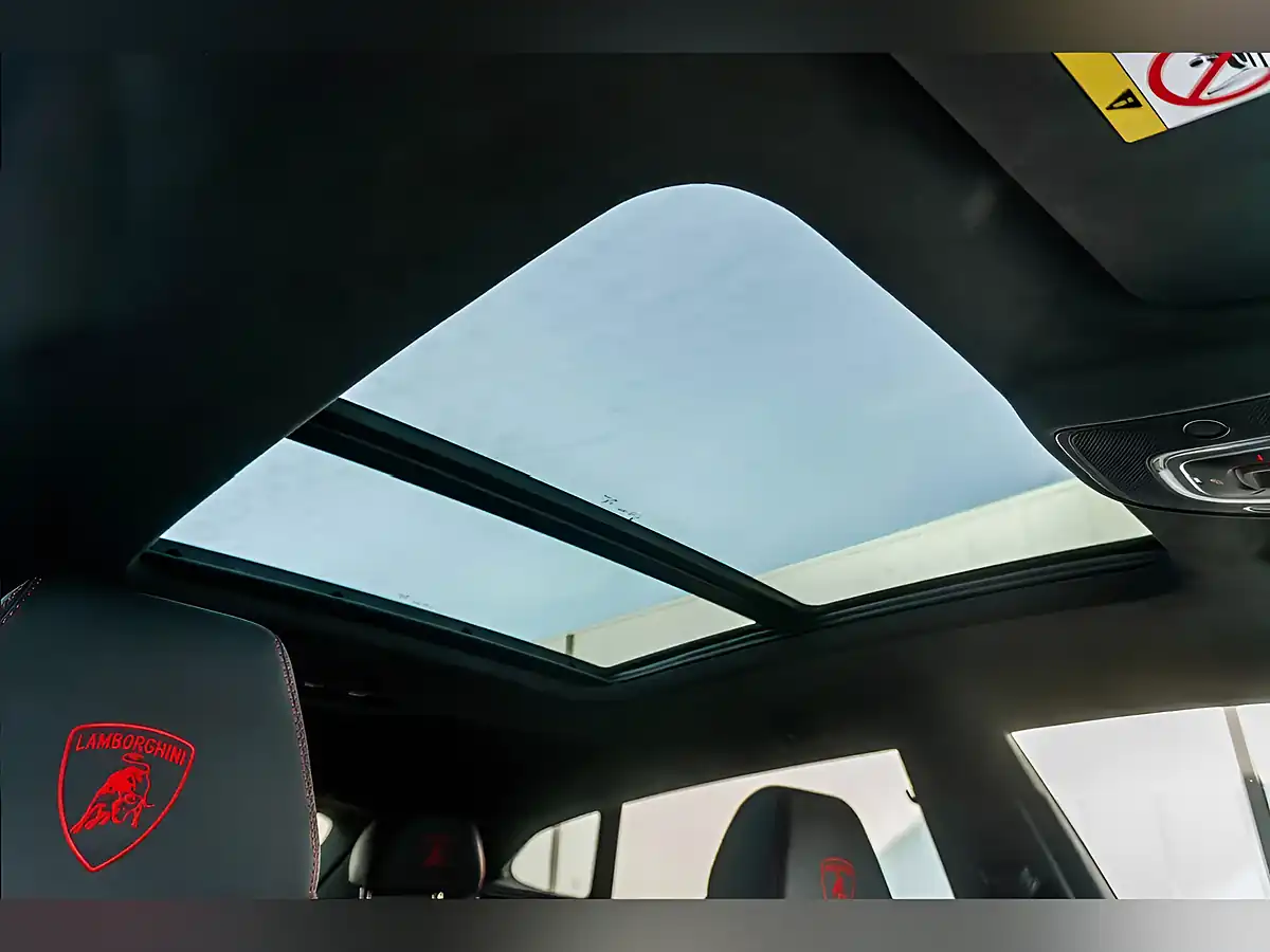 Used 2026 Lamborghini Urus Se Nero Helene - Interior and Exterior details 9