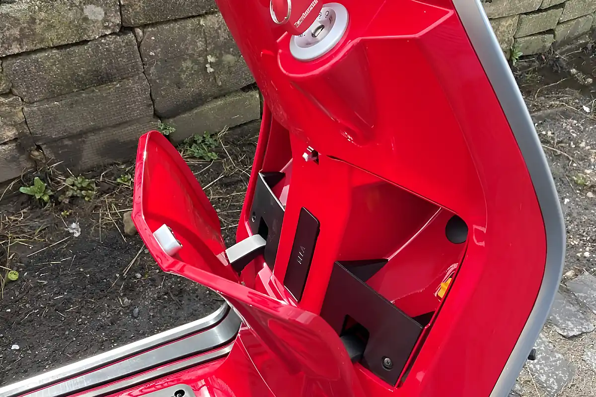 Used 2026 Lambretta V125 Special White - Interior and Exterior details 12