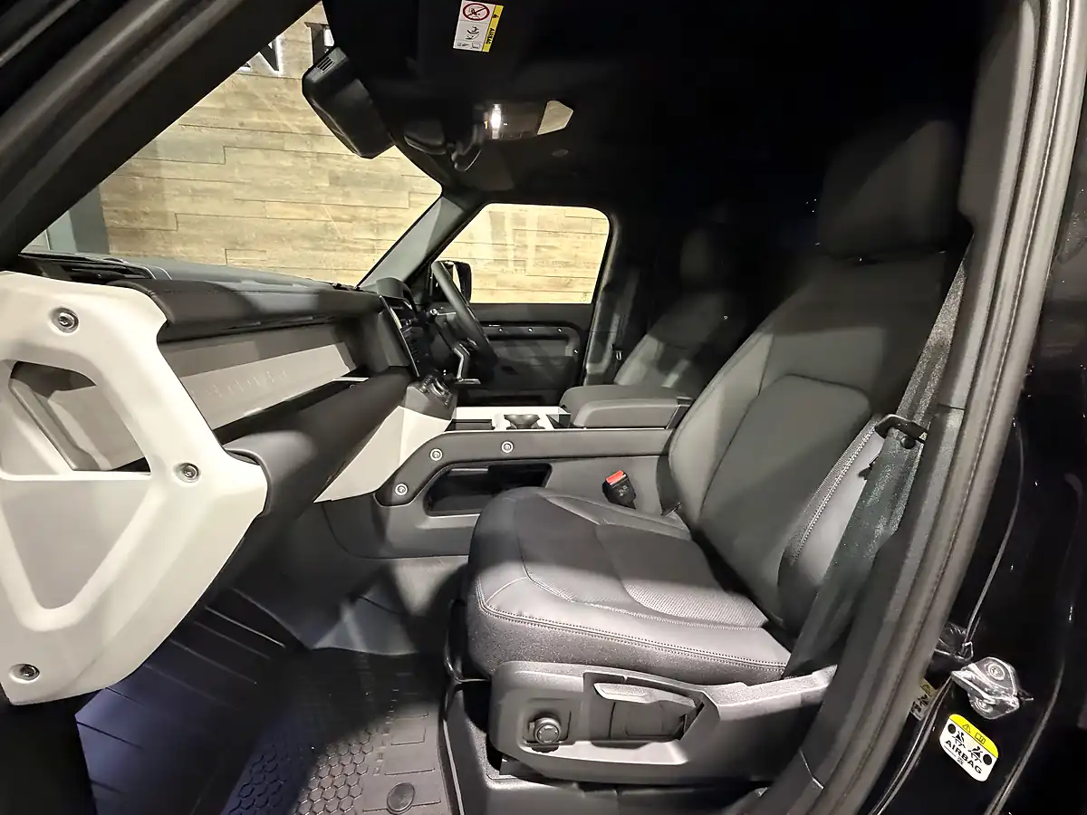 Used 2026 Land Rover Defender 110 S Hard Top Black - Interior and Exterior details 12