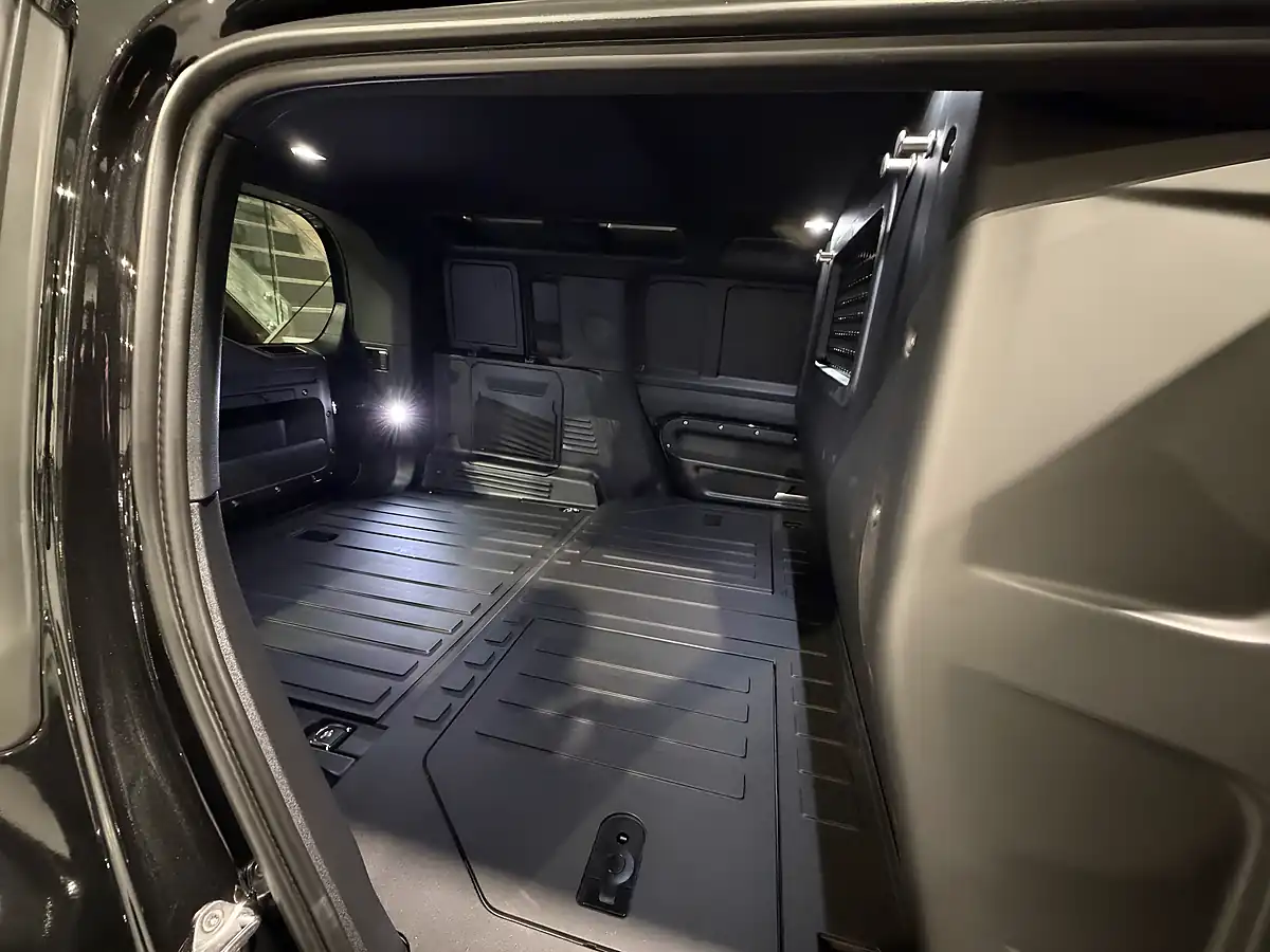 Used 2026 Land Rover Defender 110 S Hard Top Black - Interior and Exterior details 13