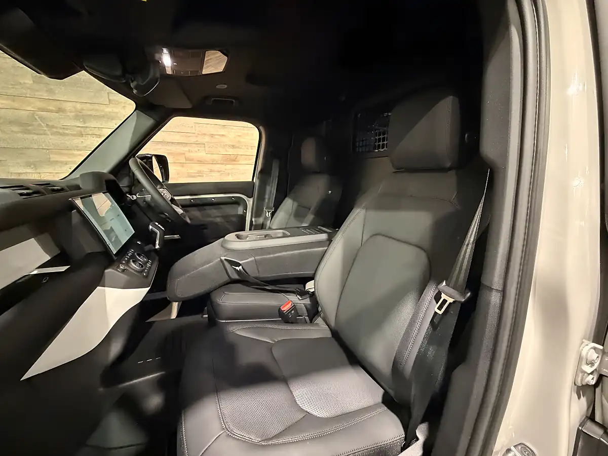 Used 2026 Land Rover Defender 110 S Hard Top Borasco Grey - Interior and Exterior details 12