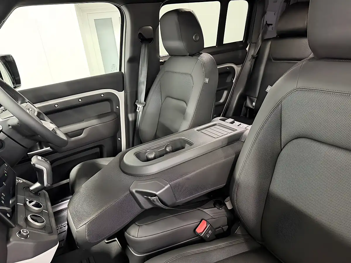 Used 2026 Land Rover Defender 110 S Hard Top Grey - Interior and Exterior details 15