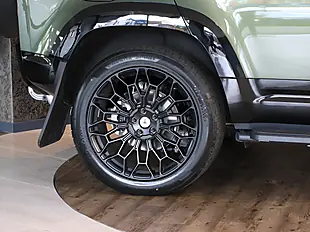 Used 2026 Land Rover Defender 110 S Woolstone Green - Interior and Exterior details 10