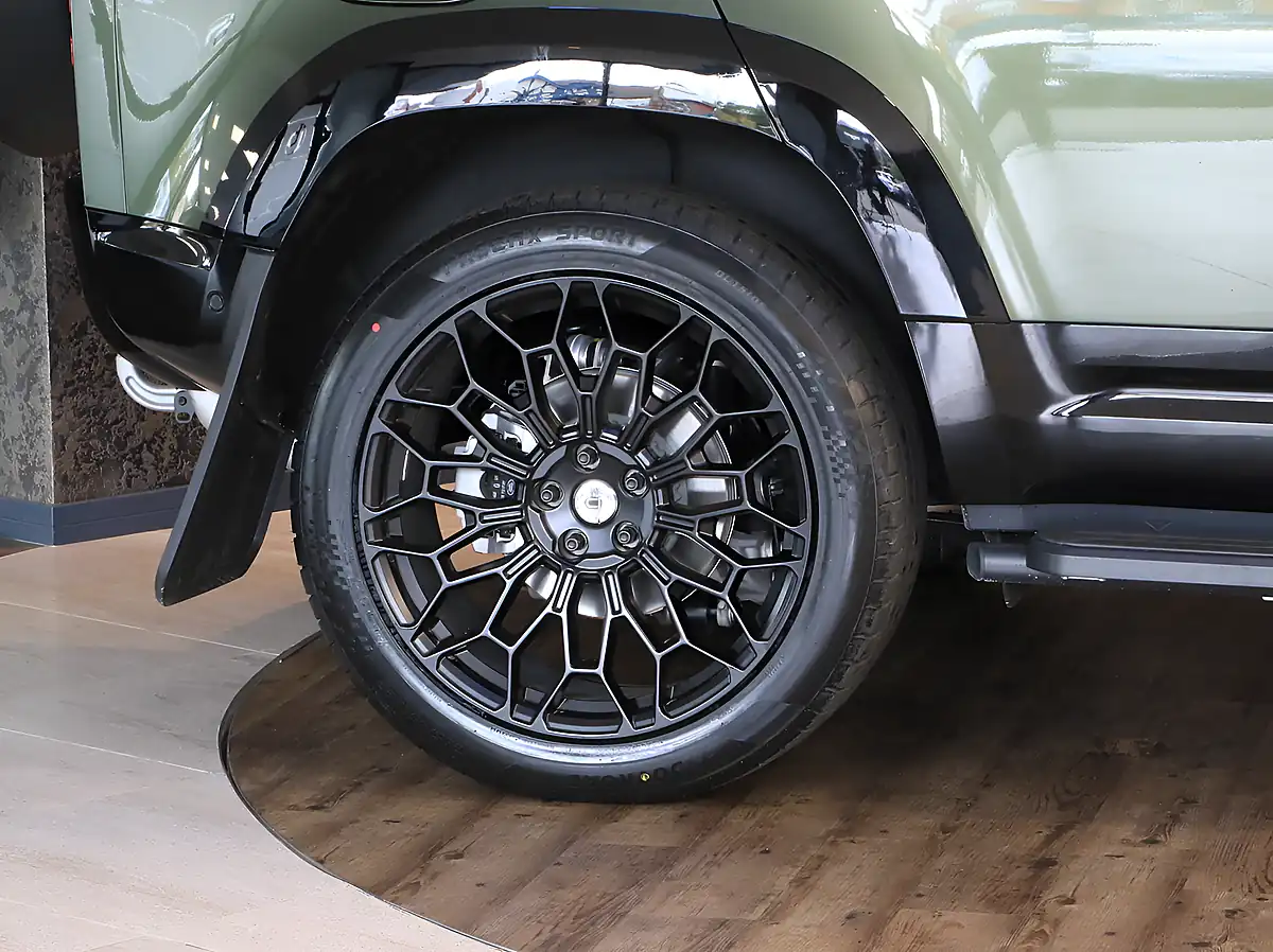 Used 2026 Land Rover Defender 110 S Woolstone Green - Interior and Exterior details 10