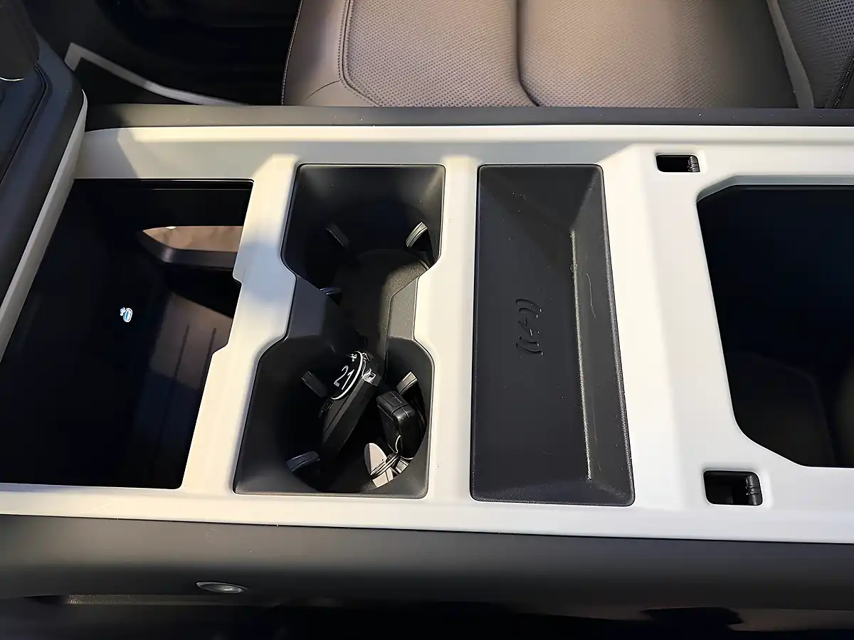 Used 2026 Land Rover Defender 110 S Woolstone Green - Interior and Exterior details 14