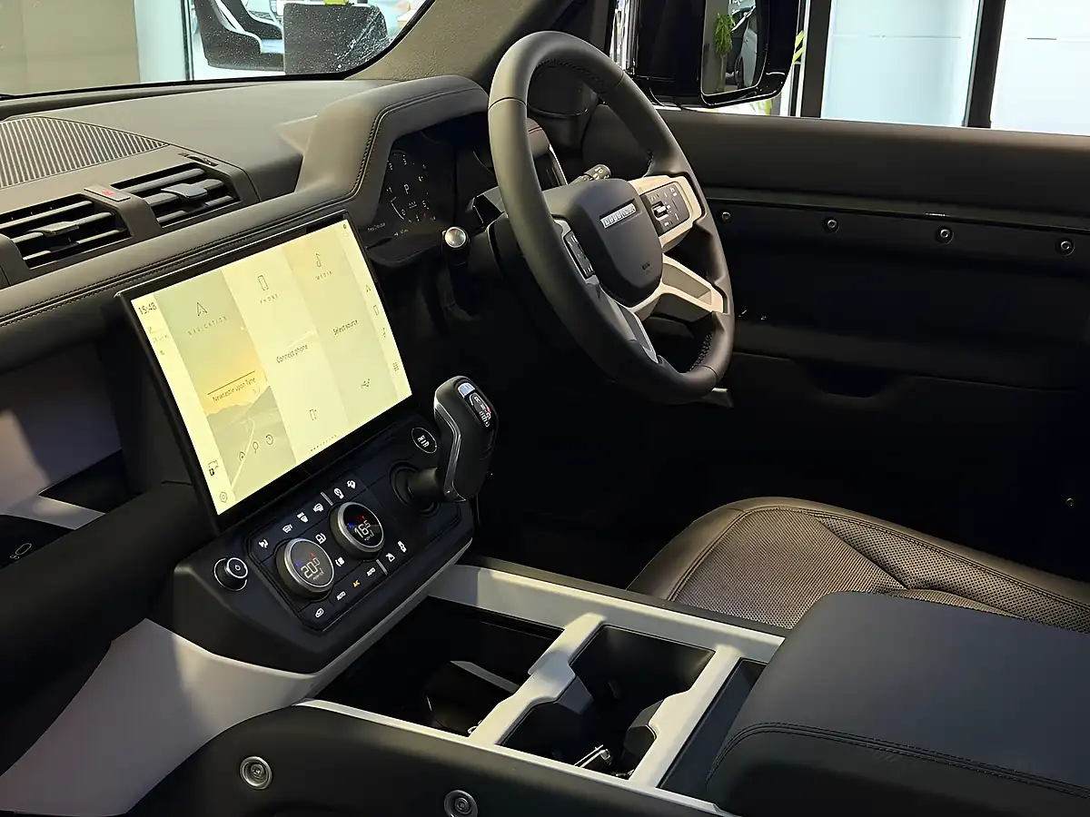 Used 2026 Land Rover Defender 110 S Woolstone Green - Interior and Exterior details 17