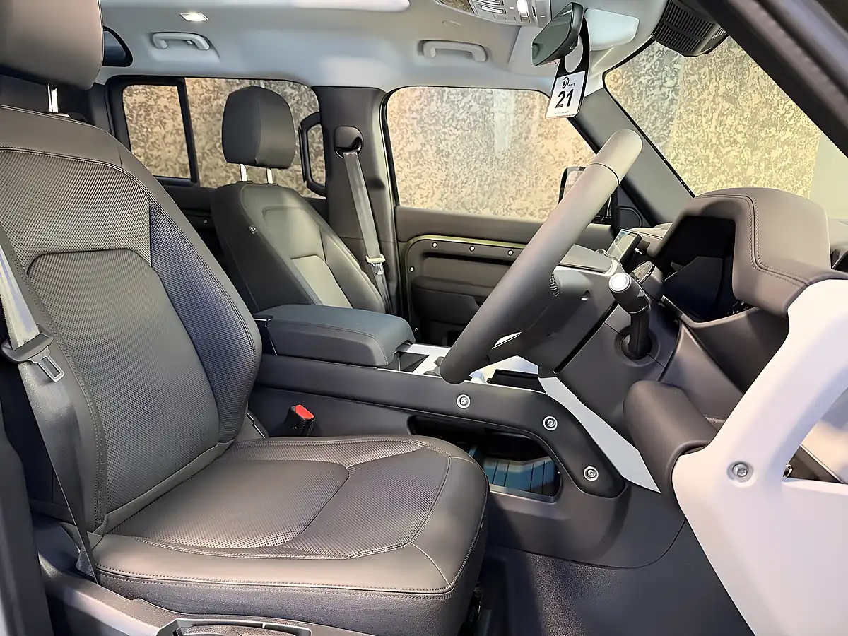 Used 2026 Land Rover Defender 110 S Woolstone Green - Interior and Exterior details 19