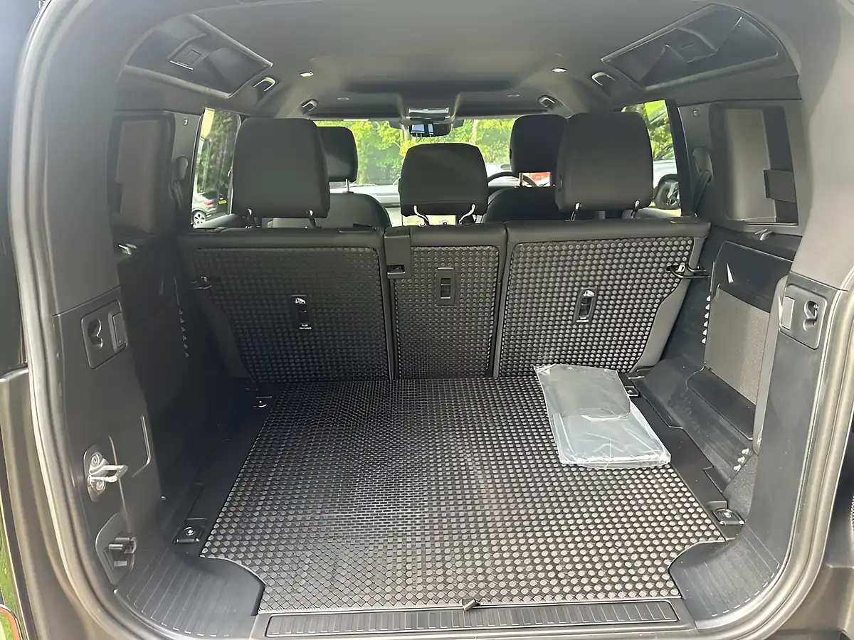 Used 2026 Land Rover Defender 110 S Woolstone Green - Interior and Exterior details 14