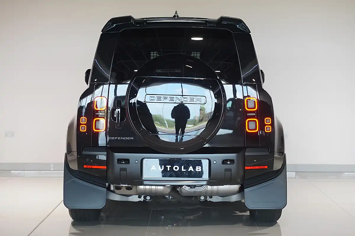 Used 2026 Land Rover Defender 110 X-Dynamic Hse Hard Top Black - Interior and Exterior details 6