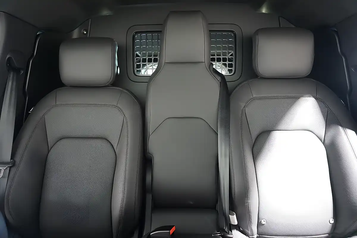 Used 2026 Land Rover Defender 110 X-Dynamic Hse Hard Top Black - Interior and Exterior details 7
