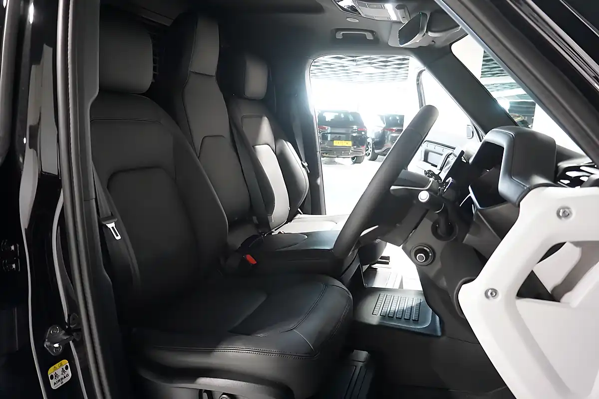 Used 2026 Land Rover Defender 110 X-Dynamic Hse Hard Top Black - Interior and Exterior details 8