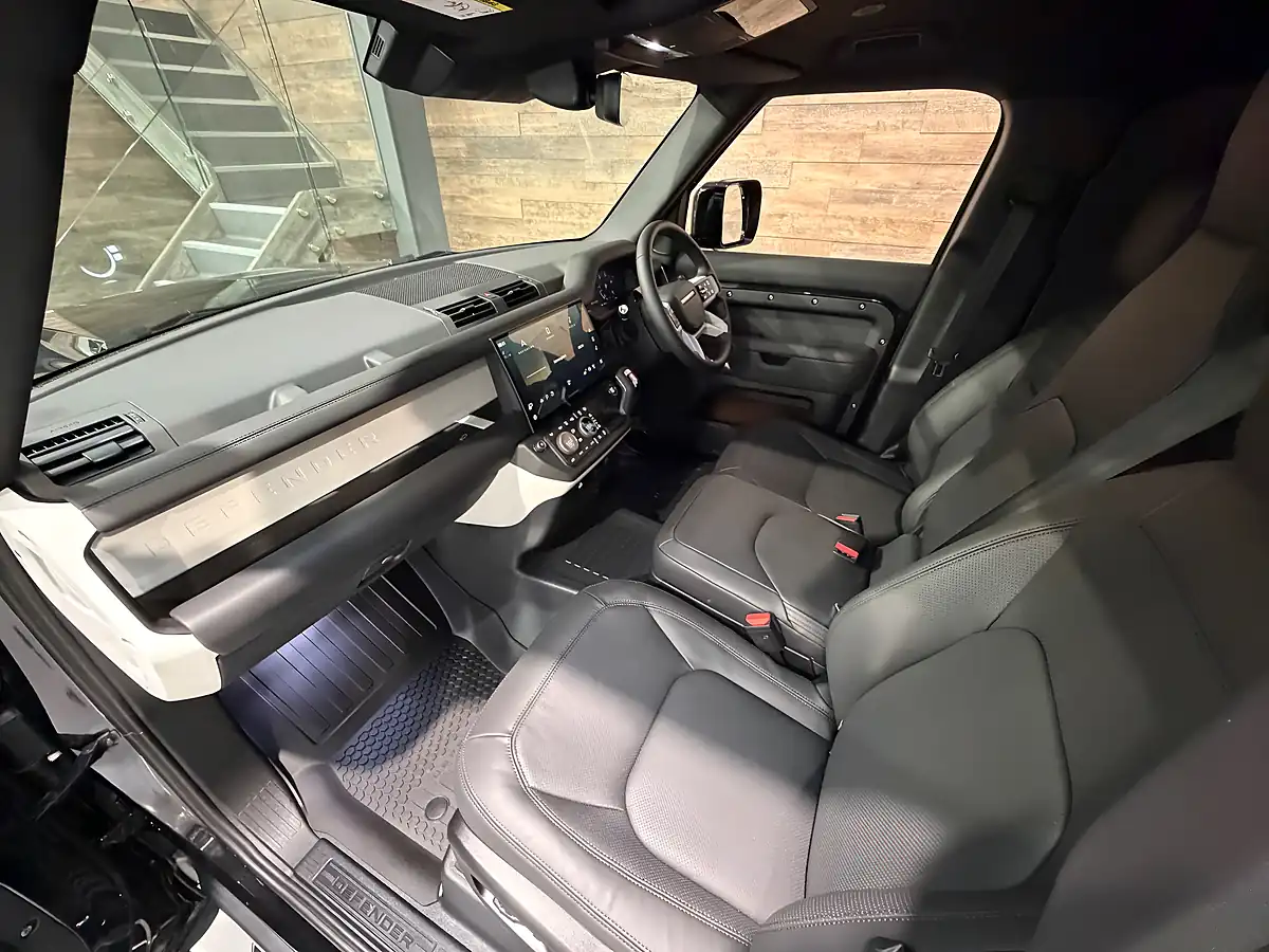 Used 2026 Land Rover Defender 110 X-Dynamic Hse Hard Top Santorini Black - Interior and Exterior details 10