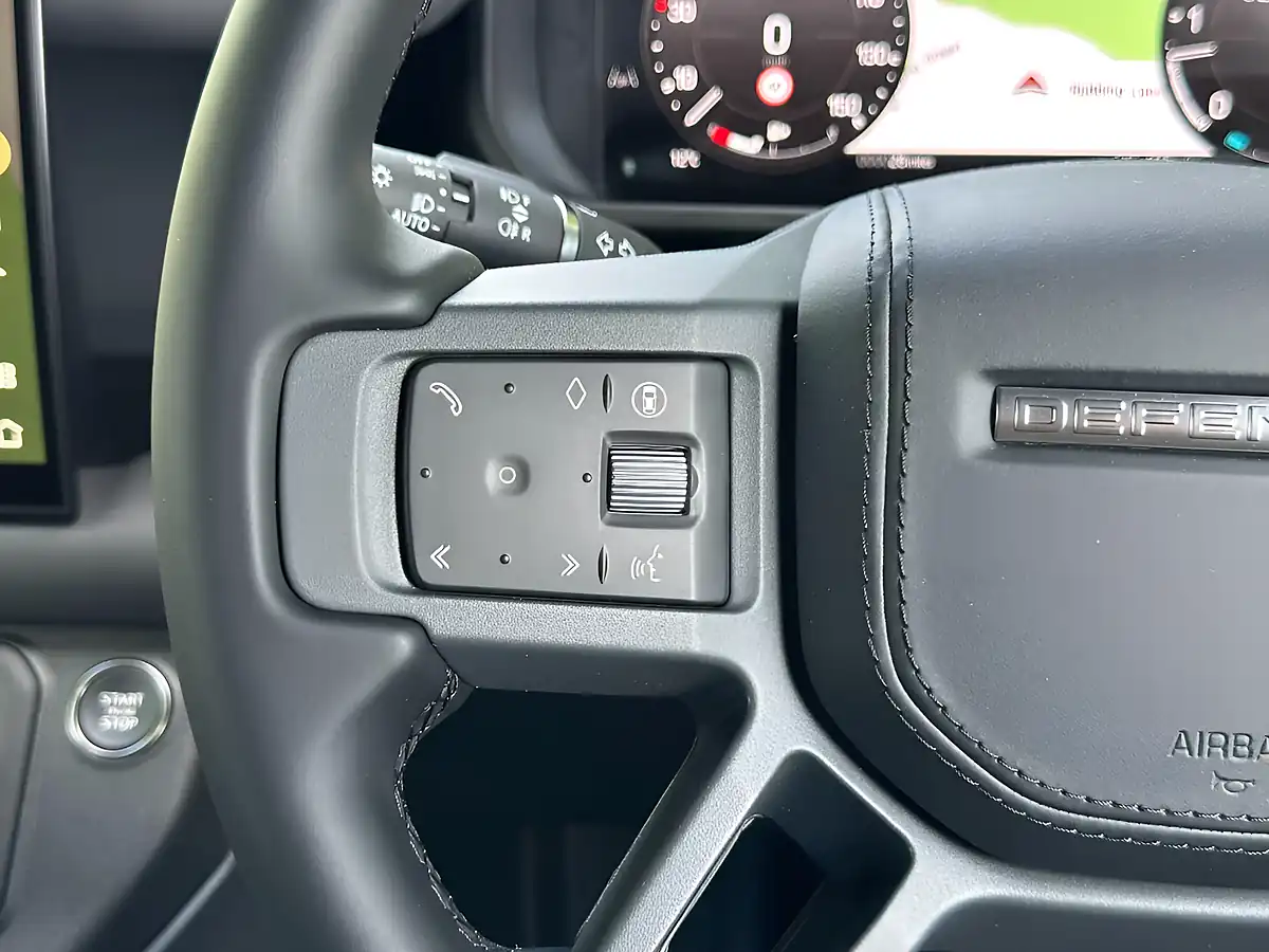 Used 2026 Land Rover Defender 110 X-Dynamic Hse Santorini Black - Interior and Exterior details 13