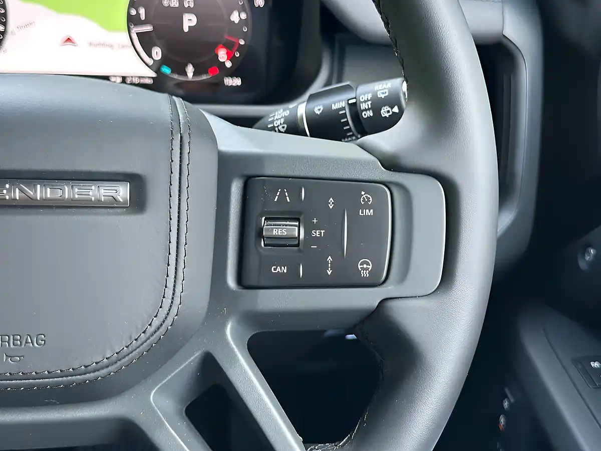 Used 2026 Land Rover Defender 110 X-Dynamic Hse Santorini Black - Interior and Exterior details 14