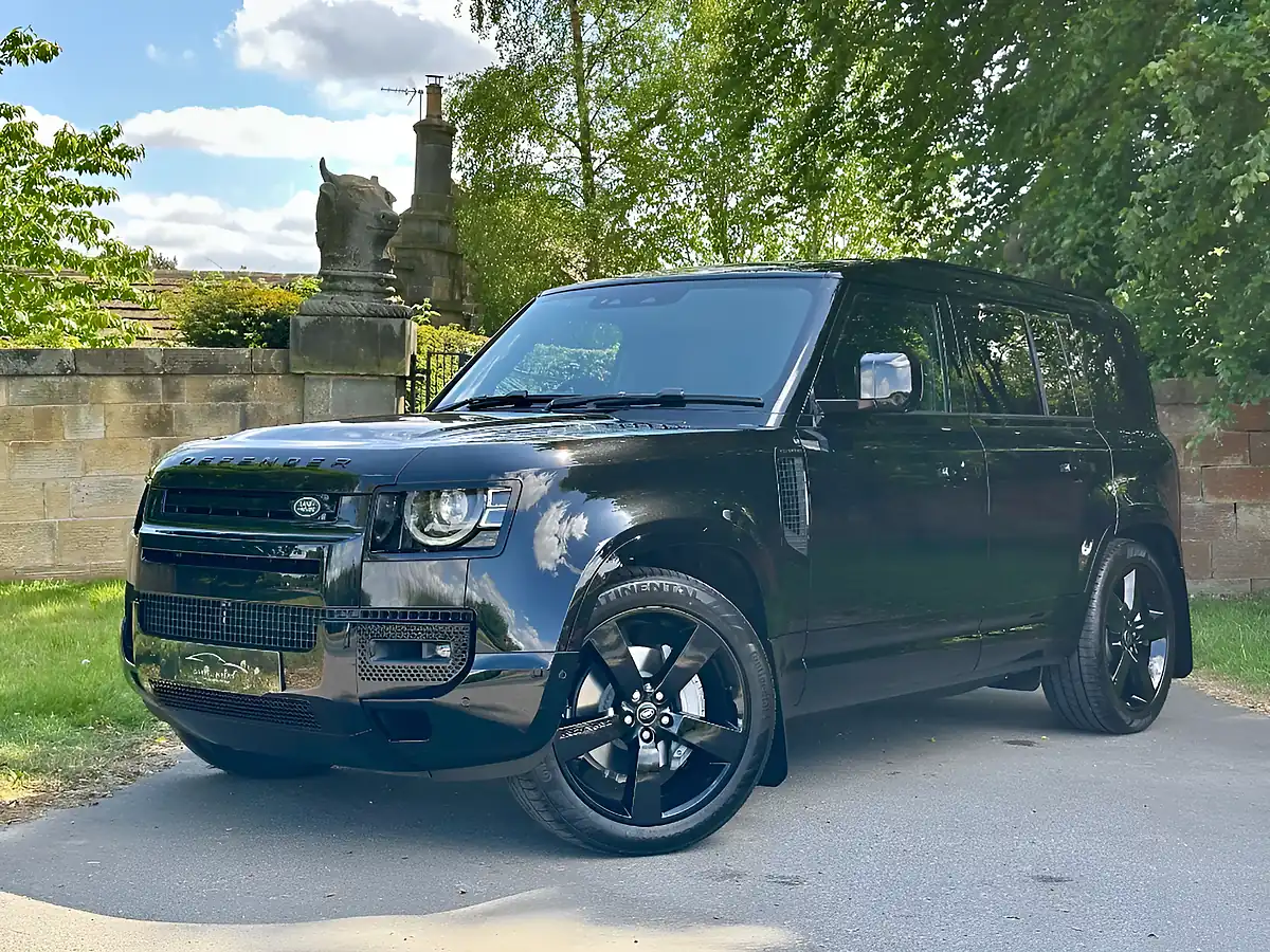 Used 2026 Land Rover Defender 110 X-Dynamic Hse Santorini Black - Interior and Exterior details 6