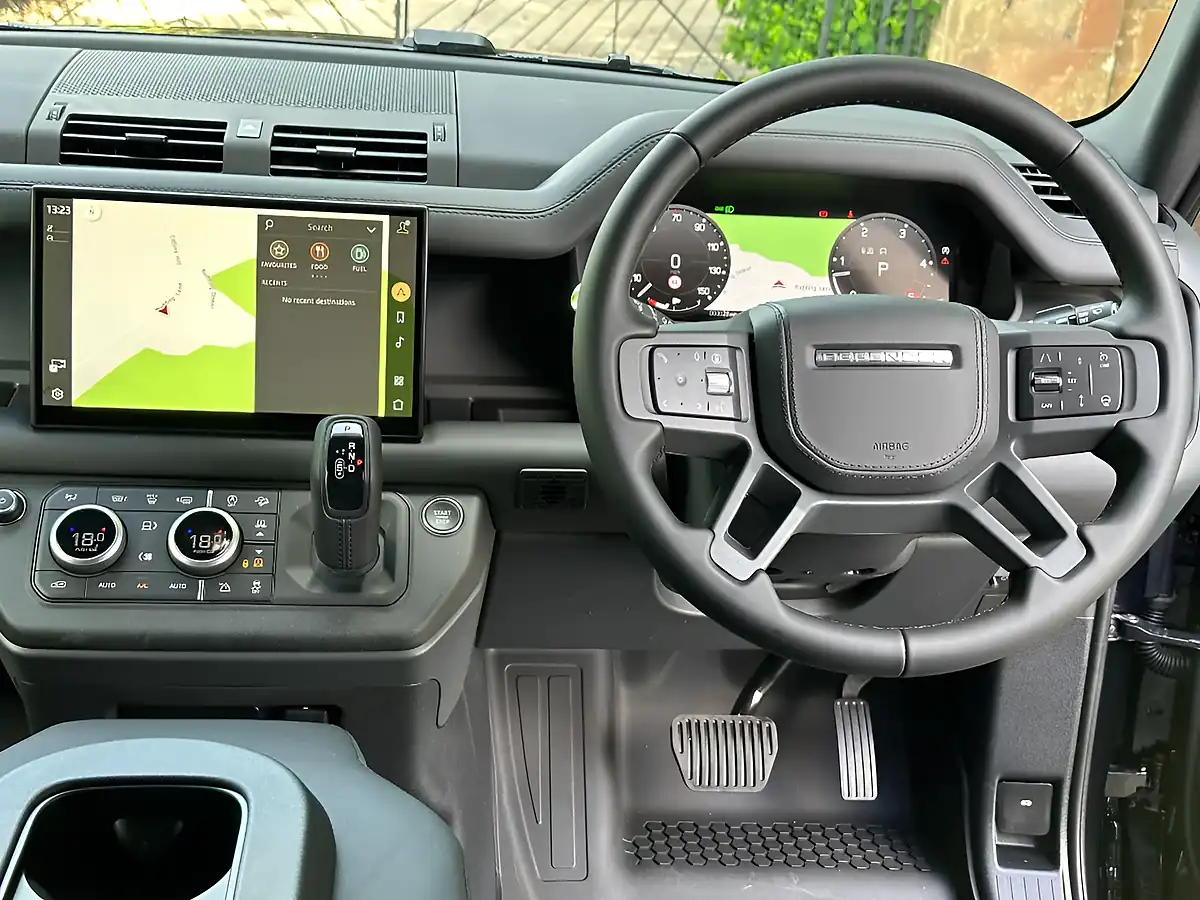 Used 2026 Land Rover Defender 110 X-Dynamic Hse Santorini Black - Interior and Exterior details 8
