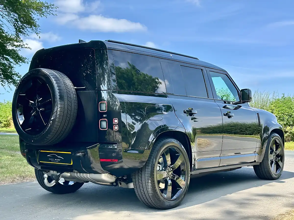 Used 2026 Land Rover Defender 110 X-Dynamic Hse Santorini Black - Interior and Exterior details 19