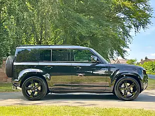 Used 2026 Land Rover Defender 110 X-Dynamic Hse Santorini Black - Interior and Exterior details 3