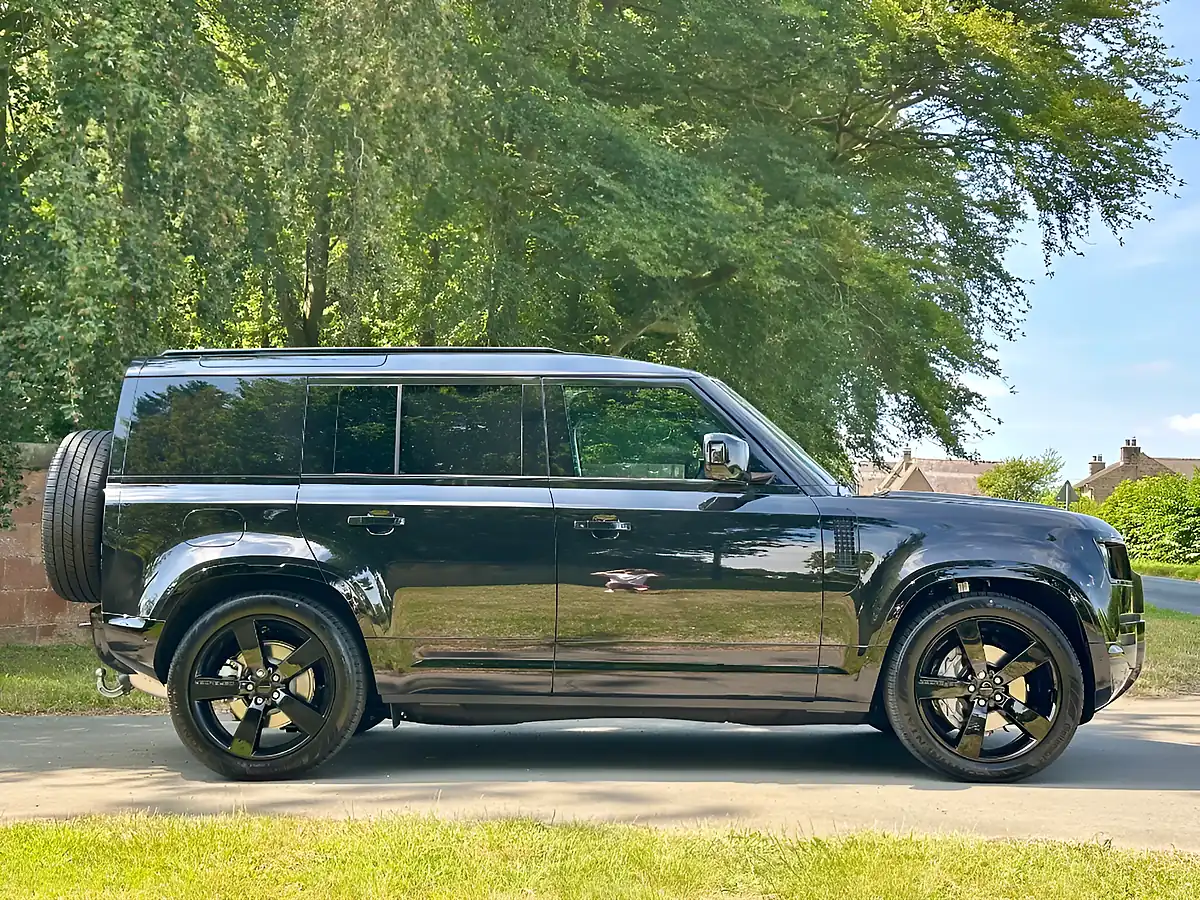 Used 2026 Land Rover Defender 110 X-Dynamic Hse Santorini Black - Interior and Exterior details 3