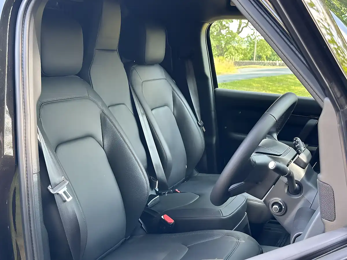 Used 2026 Land Rover Defender 110 X-Dynamic Hse Santorini Black - Interior and Exterior details 7