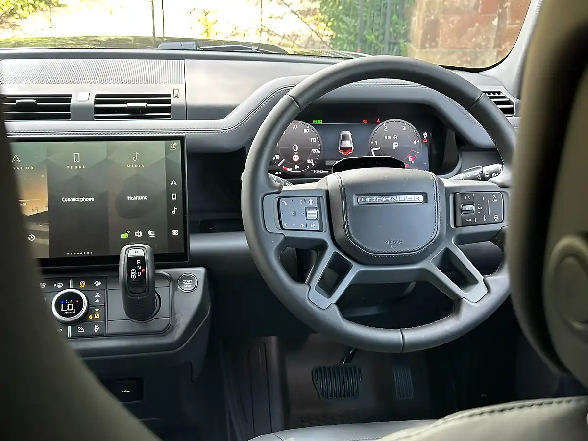 Used 2026 Land Rover Defender 110 X-Dynamic Hse Santorini Black - Interior and Exterior details 9