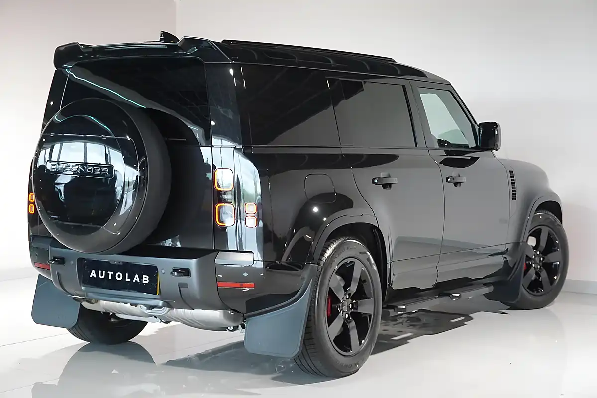 Used 2026 Land Rover Defender 110 X-Dynamic Hse Santorini Black - Interior and Exterior details 17