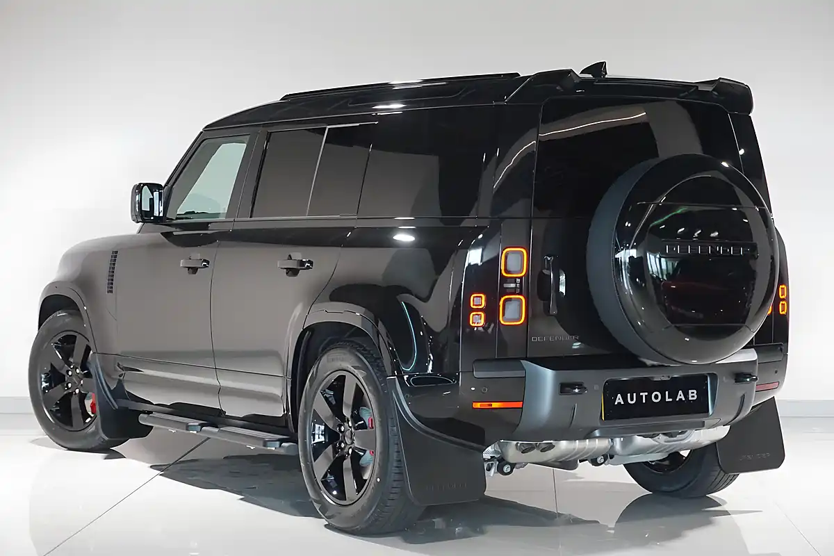 Used 2026 Land Rover Defender 110 X-Dynamic Hse Santorini Black - Interior and Exterior details 4