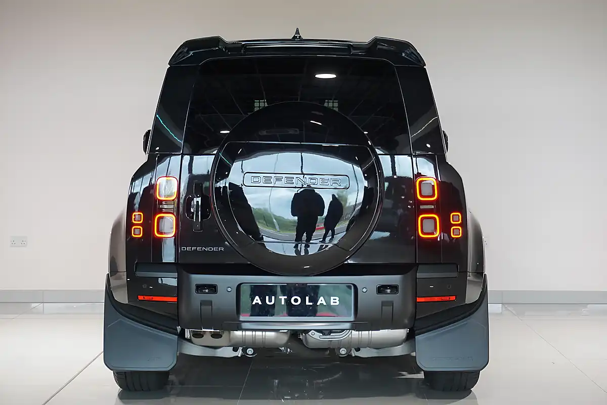 Used 2026 Land Rover Defender 110 X-Dynamic Hse Santorini Black - Interior and Exterior details 6