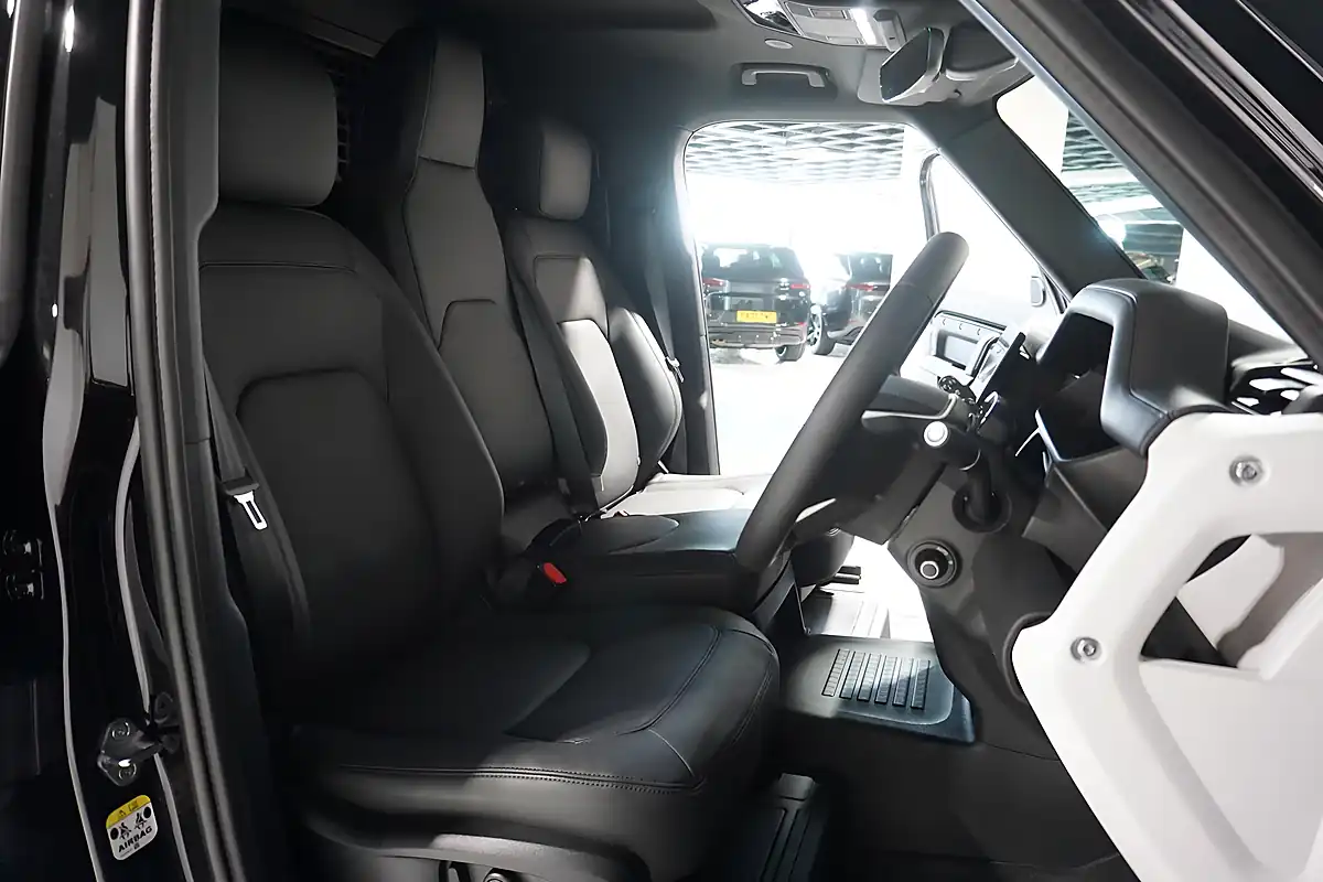 Used 2026 Land Rover Defender 110 X-Dynamic Hse Santorini Black - Interior and Exterior details 8