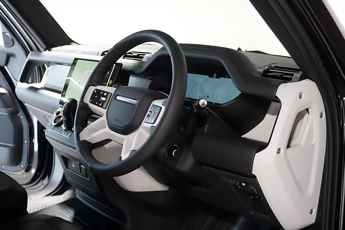 Used 2026 Land Rover Defender 110 X-Dynamic Hse Santorini Black - Interior and Exterior details 9