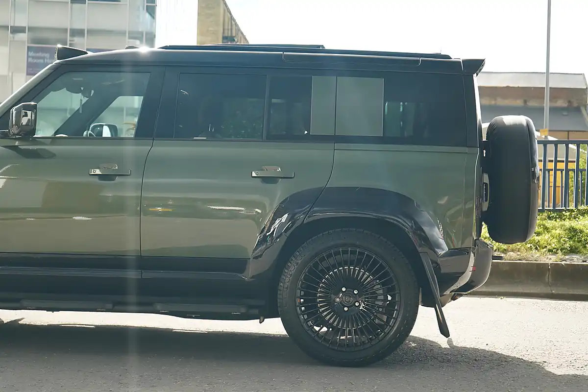 Used 2026 Land Rover Defender 110 X-Dynamic Hse Woolstone Green - Interior and Exterior details 10