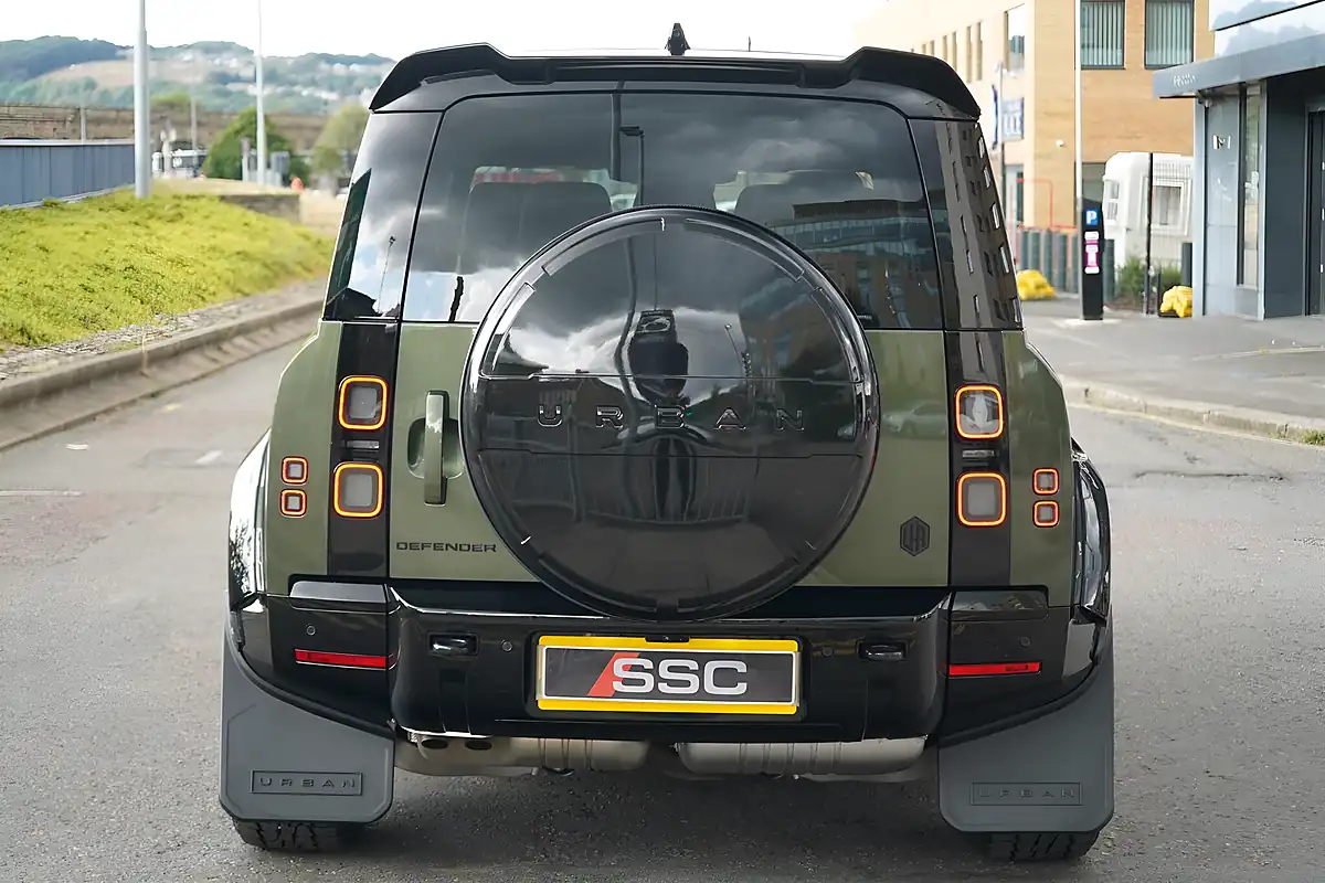 Used 2026 Land Rover Defender 110 X-Dynamic Hse Woolstone Green - Interior and Exterior details 11